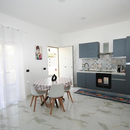 B&B Luxhome กาตันซาโร ภายนอก รูปภาพ