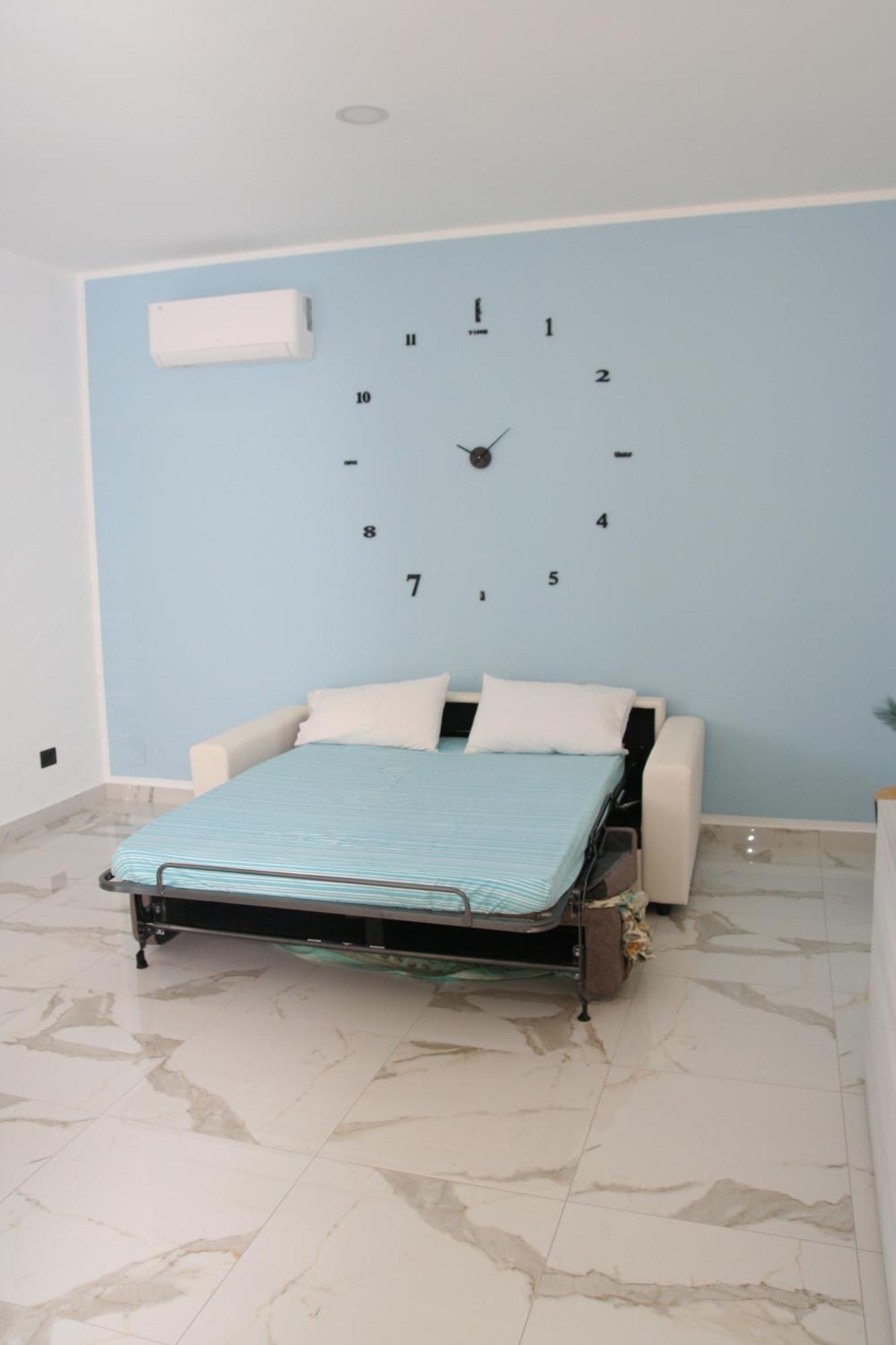 B&B Luxhome กาตันซาโร ภายนอก รูปภาพ