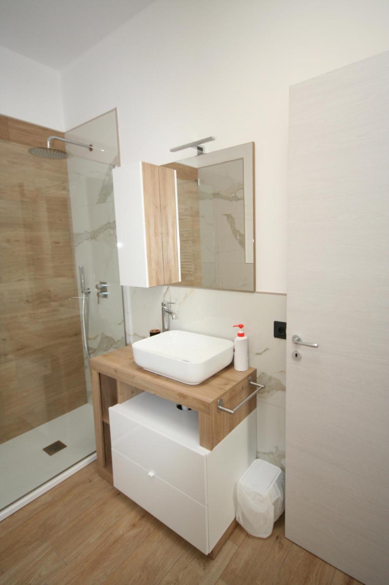 B&B Luxhome กาตันซาโร ภายนอก รูปภาพ